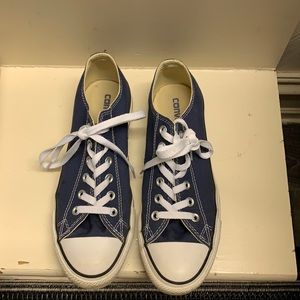 Navy converse!
